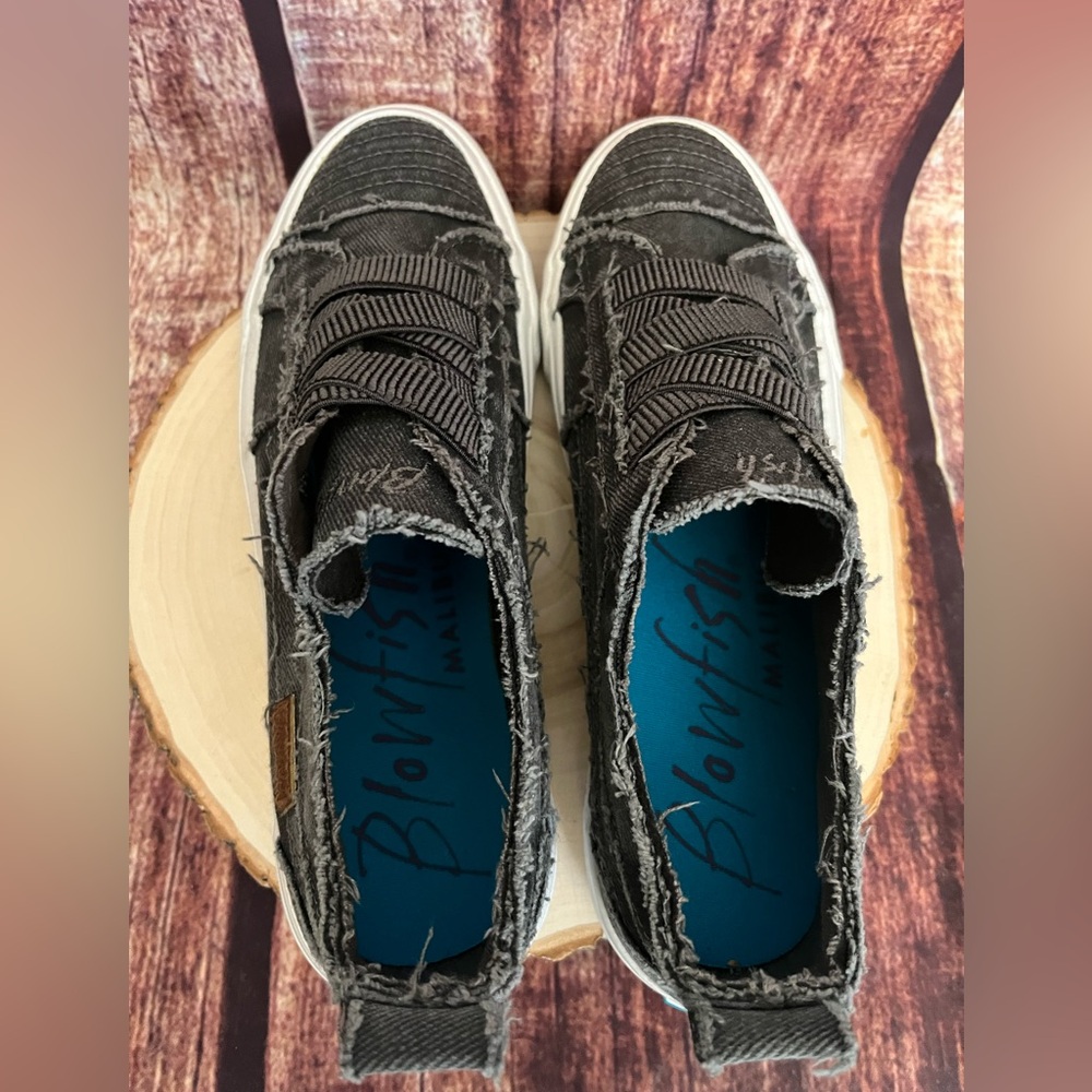 Blowfish Malibu | Women’s Distressed Canvas Sneakers - Picture 4 of 6